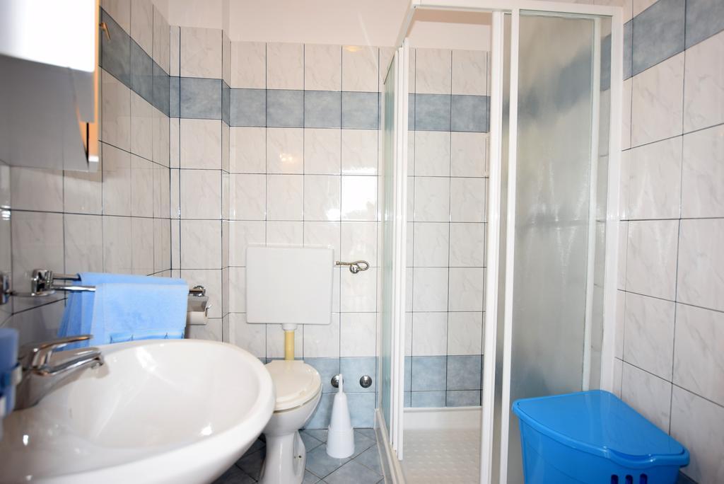 Apartments Petra Баньоле Екстериор снимка