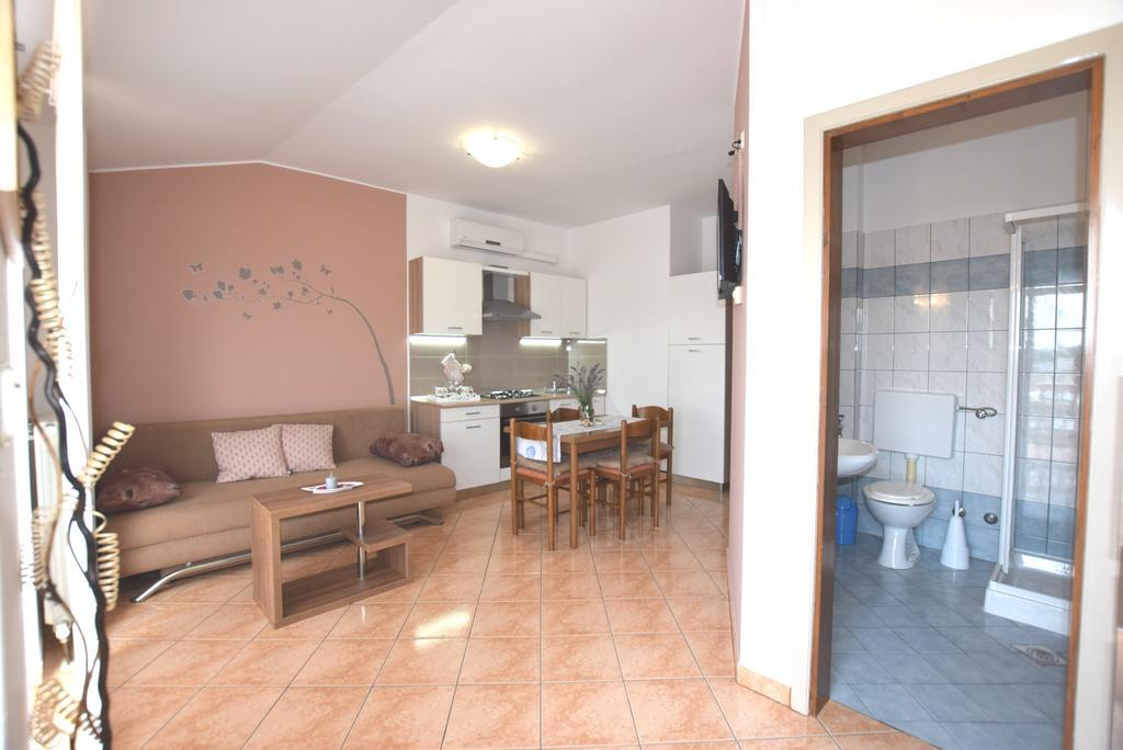 Apartments Petra Баньоле Екстериор снимка